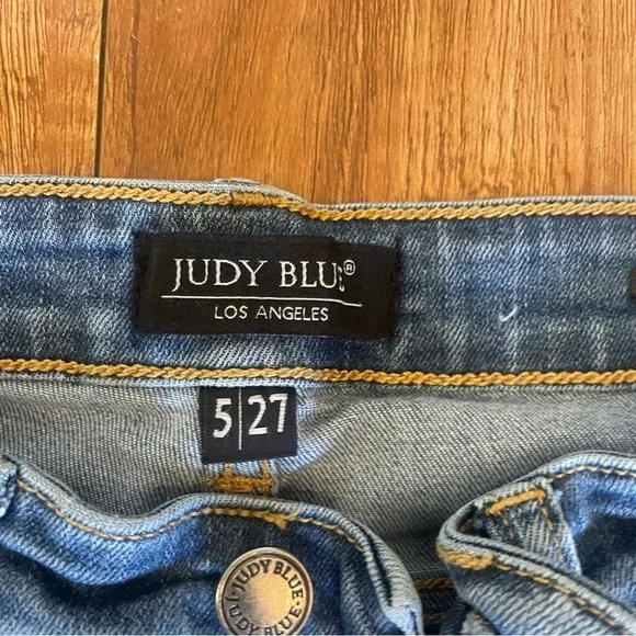 JUDY BLUE Women’s Blue Relaxed Fit Distressed Skinny Jean Size 5/27 - Picture 2 of 12
